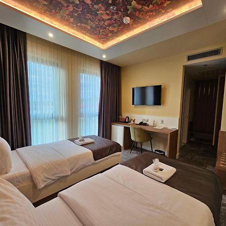 Hotel Etna Gracanica  Exteriér fotografie