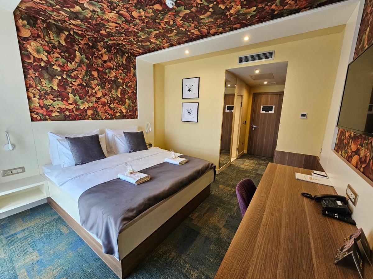 Hotel Etna Gracanica  Exteriér fotografie