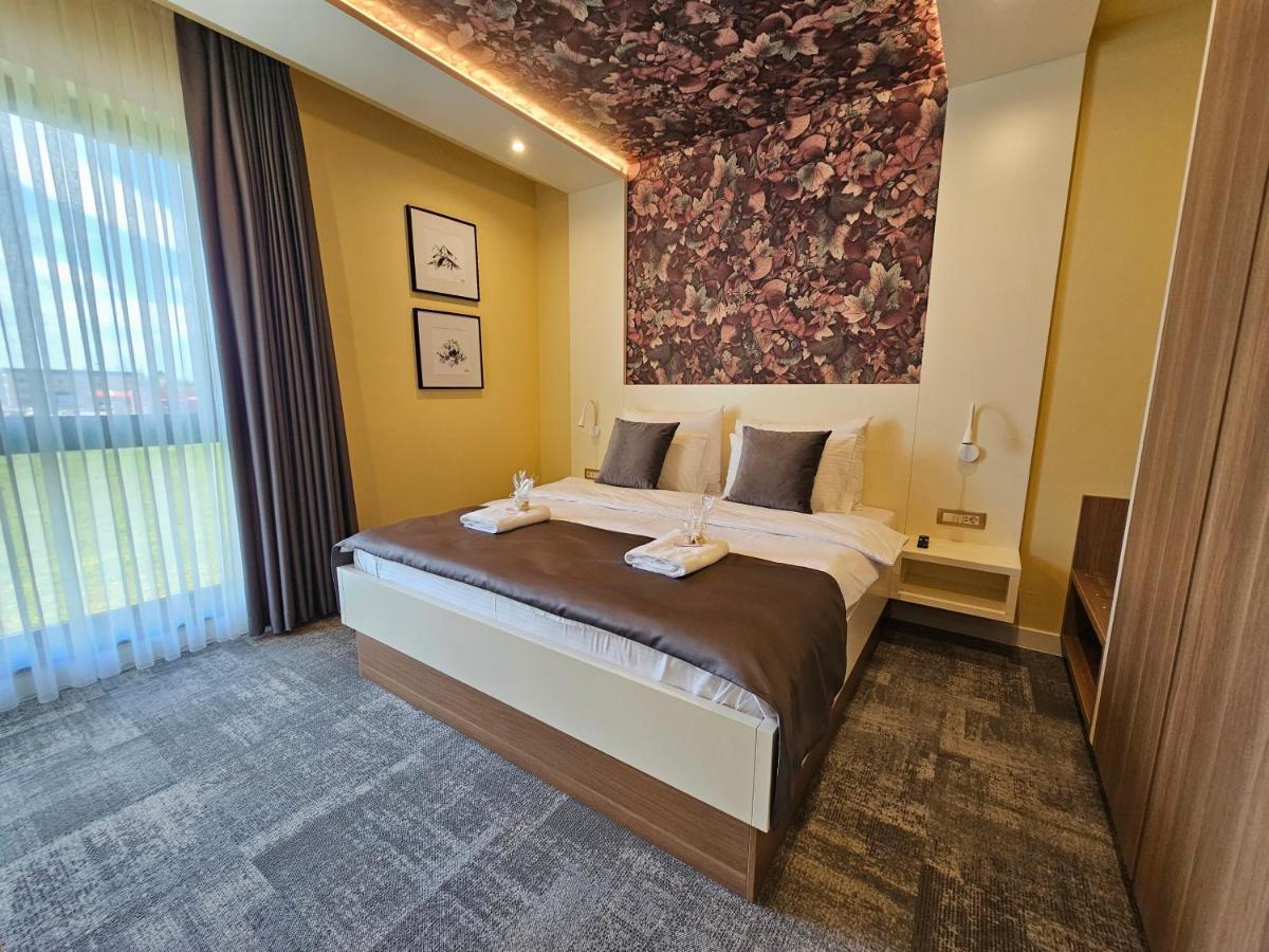 Hotel Etna Gracanica  Exteriér fotografie