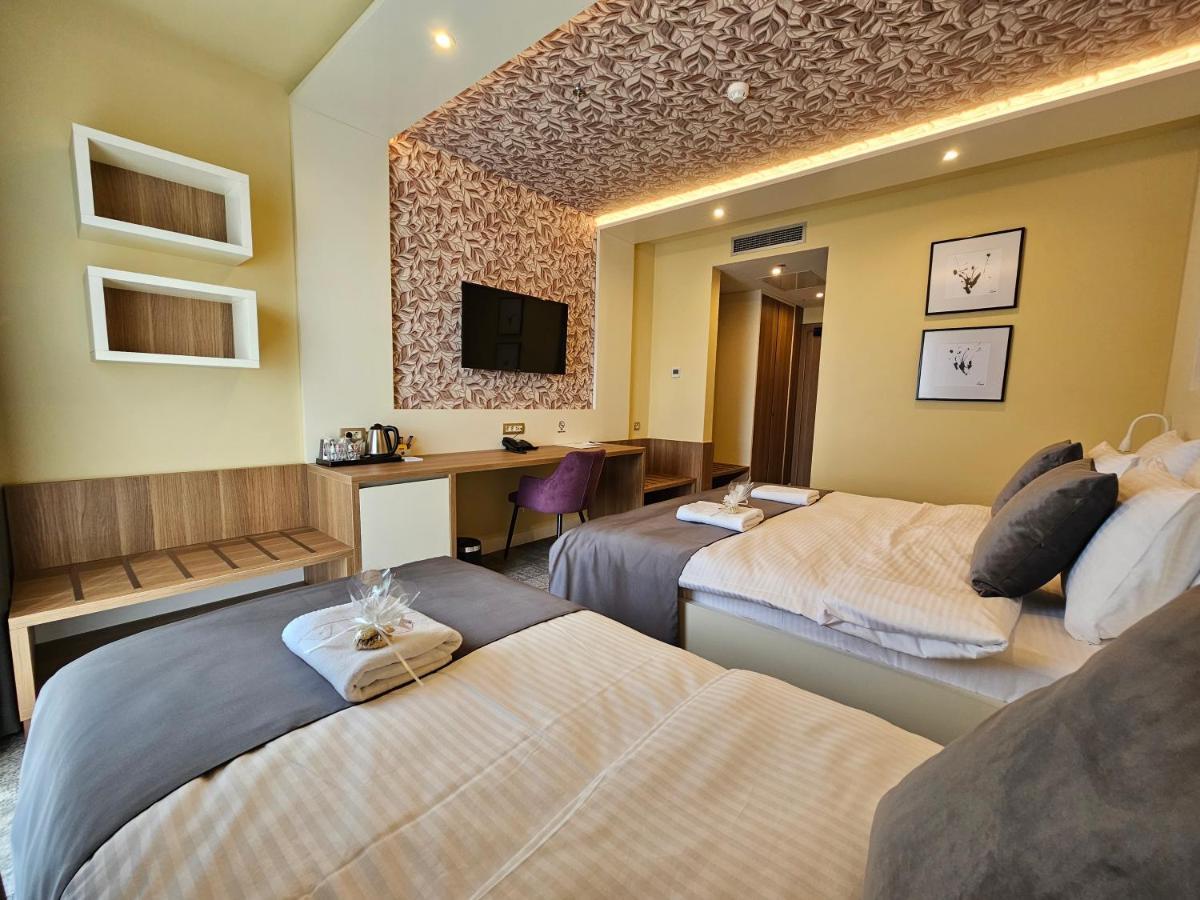 Hotel Etna Gracanica  Exteriér fotografie